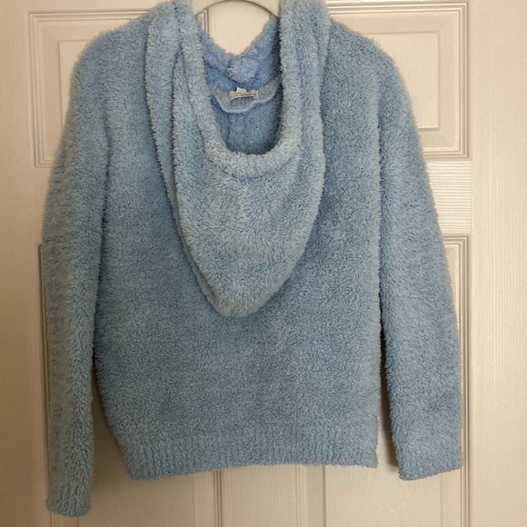 Light blue fuzzy sweatshirt - Picture 2 of 2